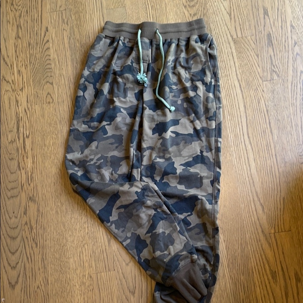 Malibu sky army green sweat pants